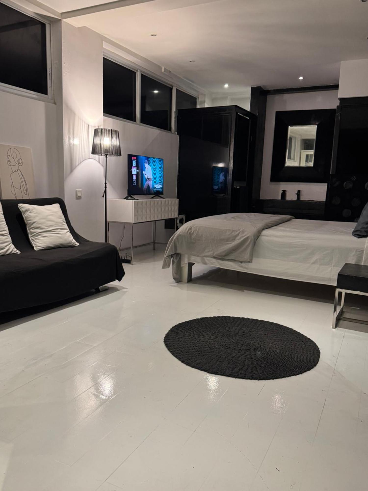Minimalist Long Term Seminyak (Bali)