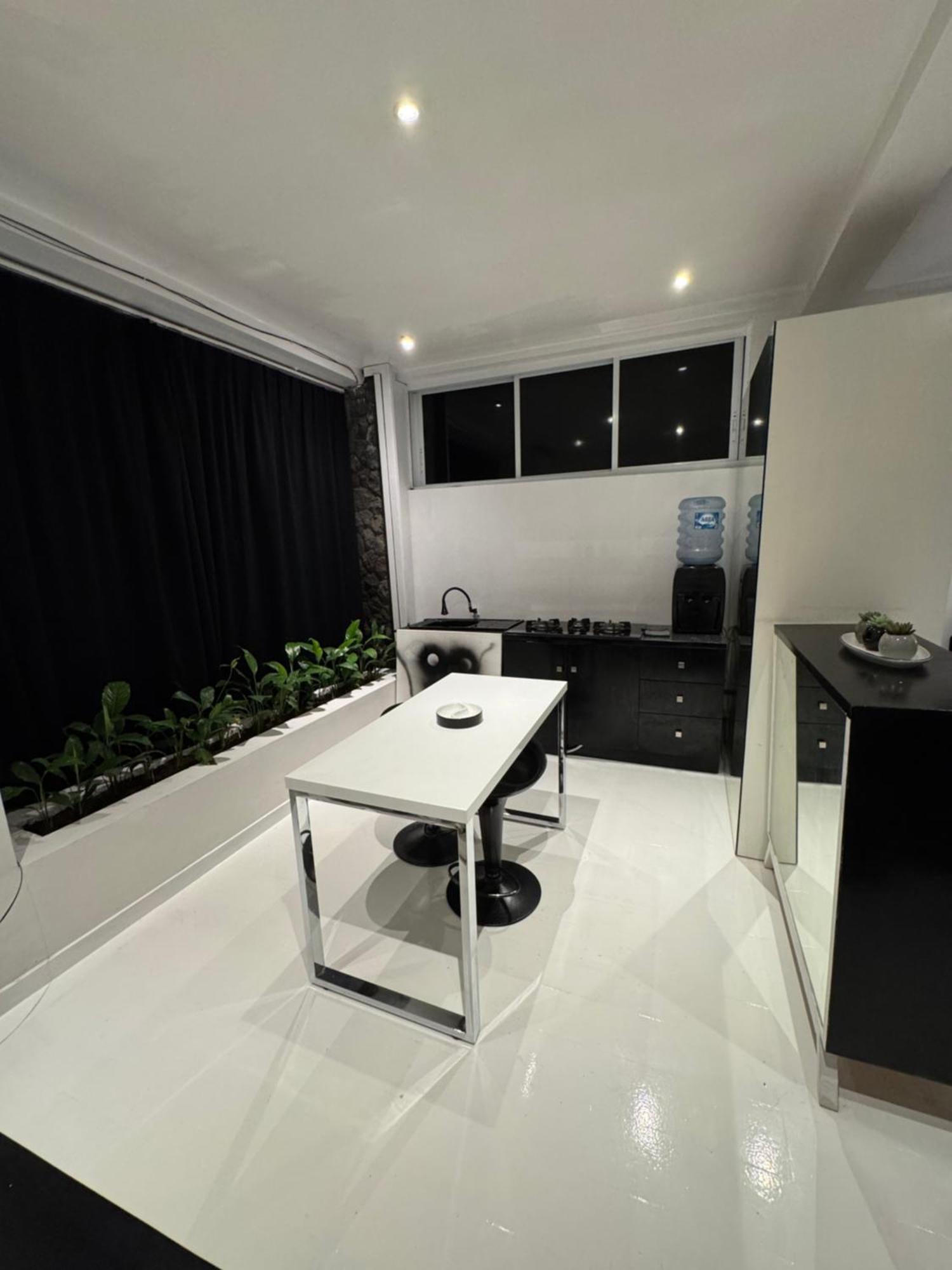 Apartment Minimalist Long Term