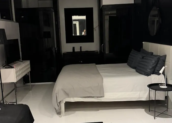 Minimalist Apartment Long Term