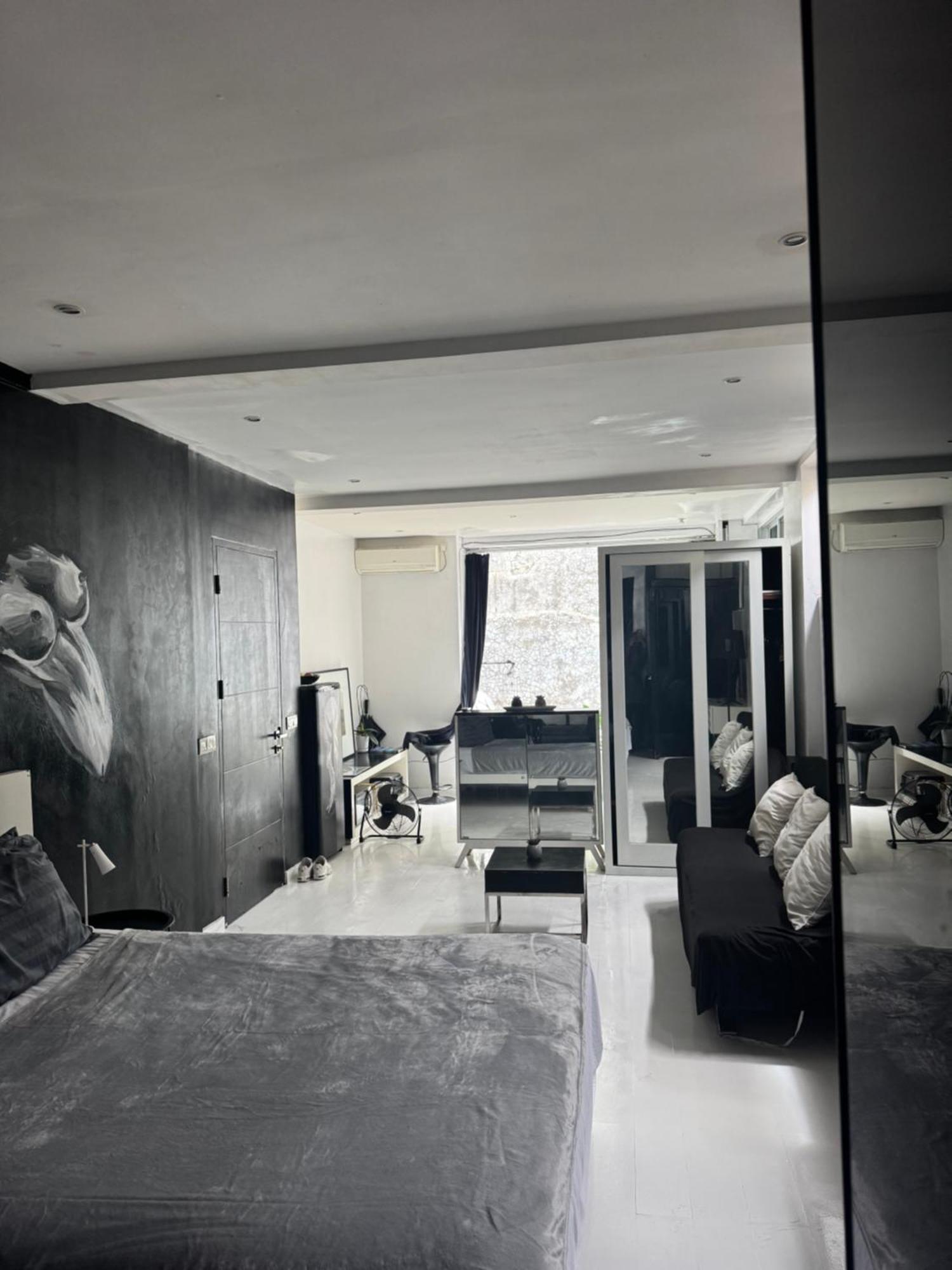 Minimalist Long Term Apartemen *