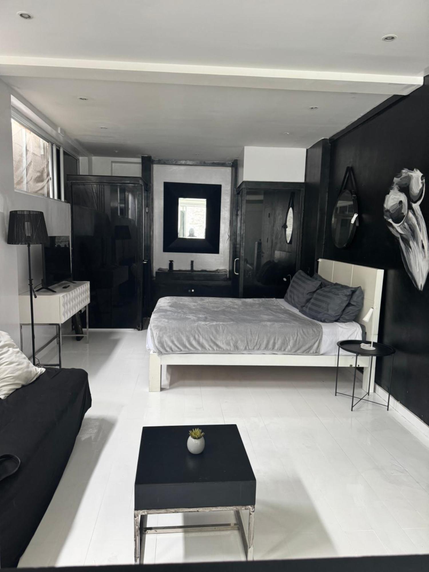 Minimalist Long Term Apartemen